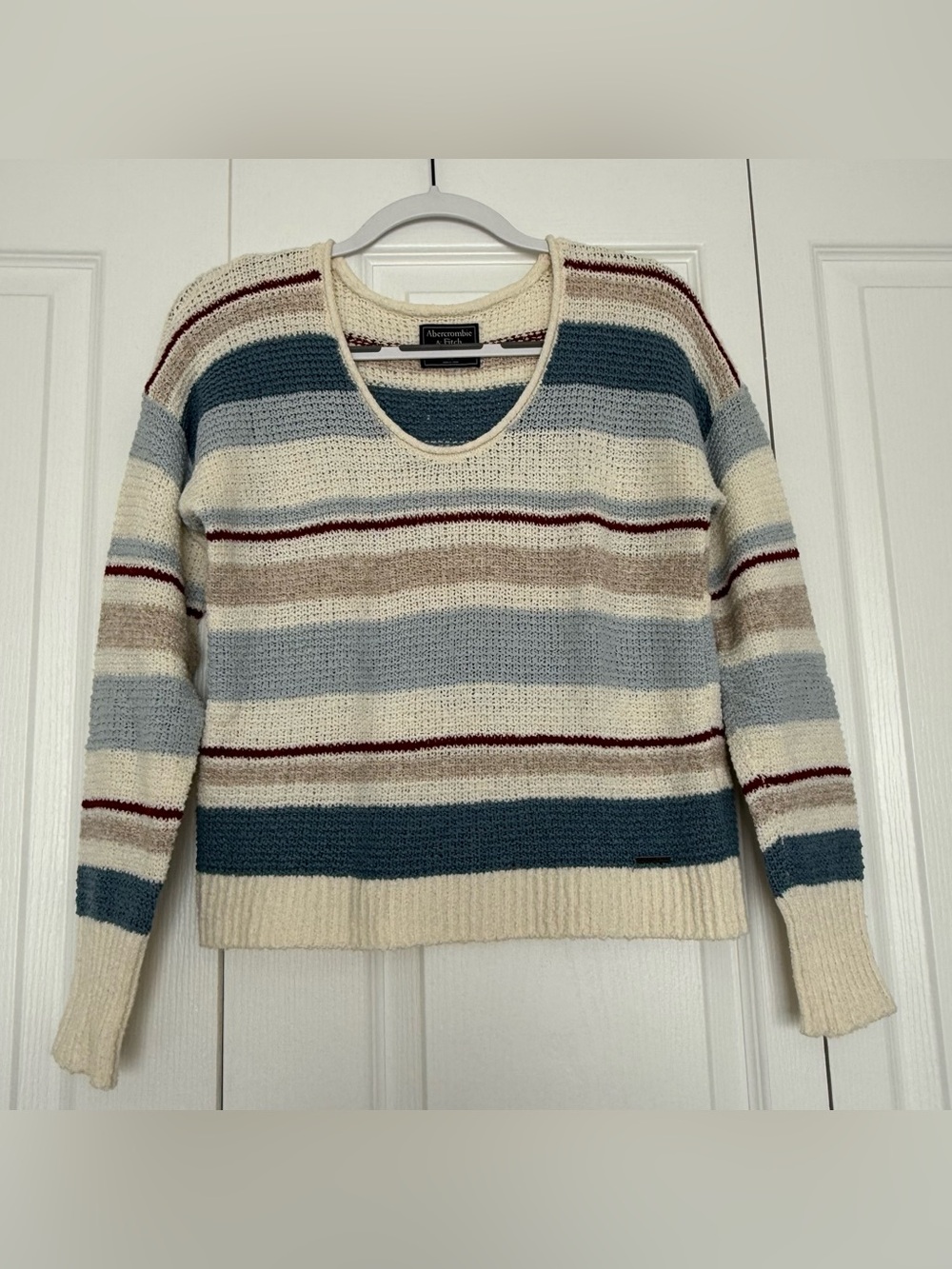 NWOT Abercrombie & Fitch Striped V-Neck Sweater in Cream, Blue & Tan, XS